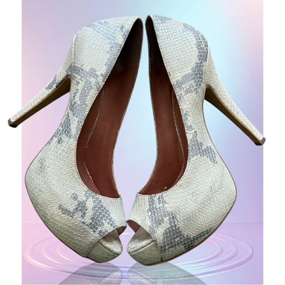 VINCE CAMUTO Elegant Cream Peep-Toe Stilettos • Size 8 • Women - Picture 2 of 14